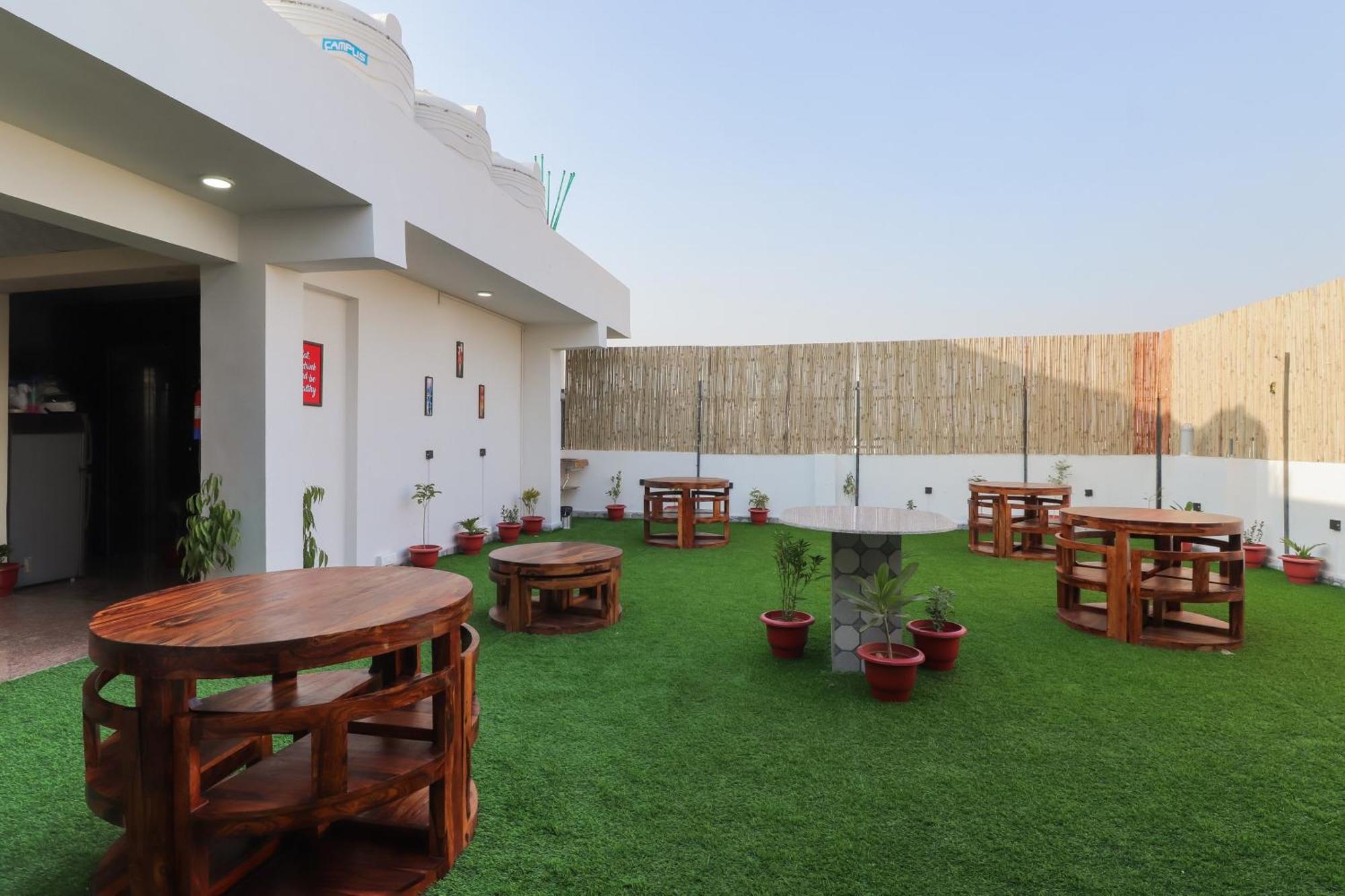 Hotel O Maharaja Gold New Delhi Exteriör bild